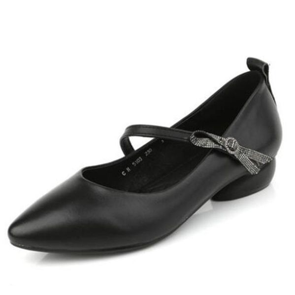 2020 new spring rhinestone genuine leather pointed shoes fashion elegant non-slip wear low-heel shoes large size women, Black
2020 new spring rhinestone genuine leather pointed shoes fashion elegant non-slip wear low-heel shoes large size women, Black