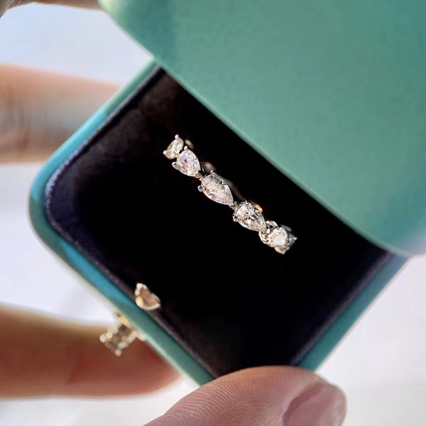 2020 luxury pre-autumn series water drop diamond ring s925 sterling silver plated 18-karat gold white gold christmas gift wedding ring
2020 luxury pre-autumn series water drop diamond ring s925 sterling silver plated 18-karat gold white gold christmas gift wedding ring