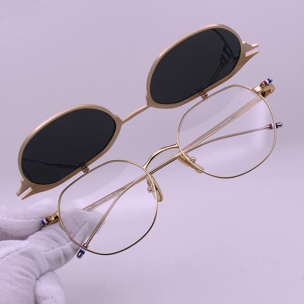 2020 new arrival square eyeglasses frame with clip men and women s812 polarized sunglasses with original case, White;black
2020 new arrival square eyeglasses frame with clip men and women s812 polarized sunglasses with original case, White;black