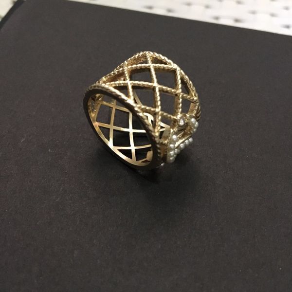 have stamps fashion brand golden designer rings for lady design women party wedding lovers gift luxury jewelry for bride with box, Golden;silver
have stamps fashion brand golden designer rings for lady design women party wedding lovers gift luxury jewelry for bride with box, Golden;silver