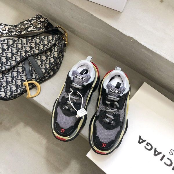 triple s clear sole sneakers, r brand casual sneakers, stylish flat-bottomed comfort, size 35-45, with original box,ss
triple s clear sole sneakers, r brand casual sneakers, stylish flat-bottomed comfort, size 35-45, with original box,ss