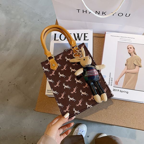 internet celebrity women's portable vertical square shoulder women's bag 2020 popular new fashion all-match shoulder messenger bag
internet celebrity women's portable vertical square shoulder women's bag 2020 popular new fashion all-match shoulder messenger bag