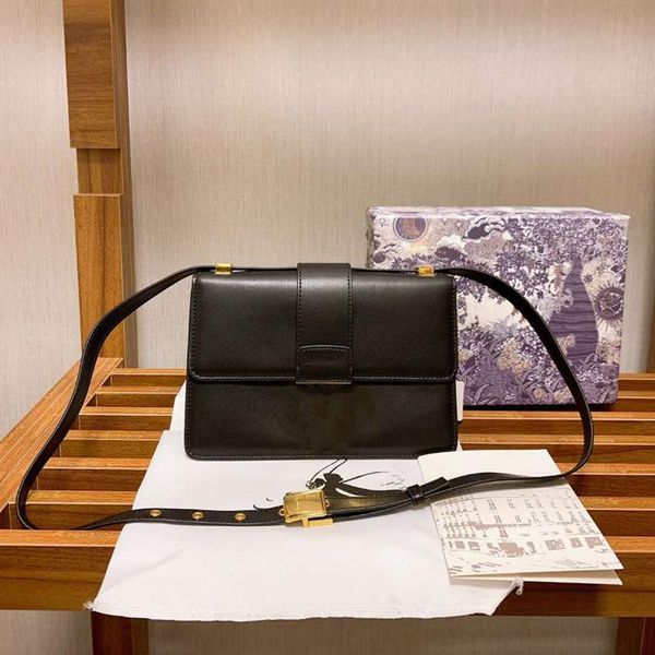 2020 crossbody bags purse fashion women shoulder bag genuine leather messenger bag hardware letters flap bag four color
2020 crossbody bags purse fashion women shoulder bag genuine leather messenger bag hardware letters flap bag four color