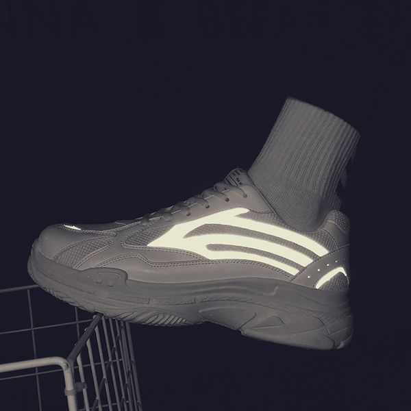 2020 new men reflective 700 v2 shoes thick bottom platform triple s fluorescence male sport tenis masculino bling white 39-44
2020 new men reflective 700 v2 shoes thick bottom platform triple s fluorescence male sport tenis masculino bling white 39-44