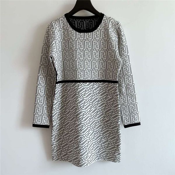 2020 new autumn and winter women's sweater letter embroidery knit cardigan small round neck girl runway luxury design knitted h, White;black
2020 new autumn and winter women's sweater letter embroidery knit cardigan small round neck girl runway luxury design knitted h, White;black