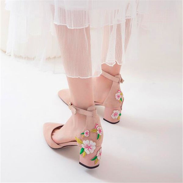 dress shoes fashion embroidered ladies thick heel high heels black pink blue spring and autumn wedding
dress shoes fashion embroidered ladies thick heel high heels black pink blue spring and autumn wedding