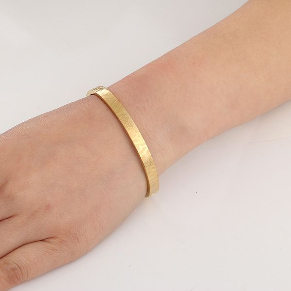 bangle 2021 fashion rose gold/sliver leopard horsehair stainless steel opened oval 0.6cm cuff bangles bracelet women statement jewelry, Black
bangle 2021 fashion rose gold/sliver leopard horsehair stainless steel opened oval 0.6cm cuff bangles bracelet women statement jewelry, Black