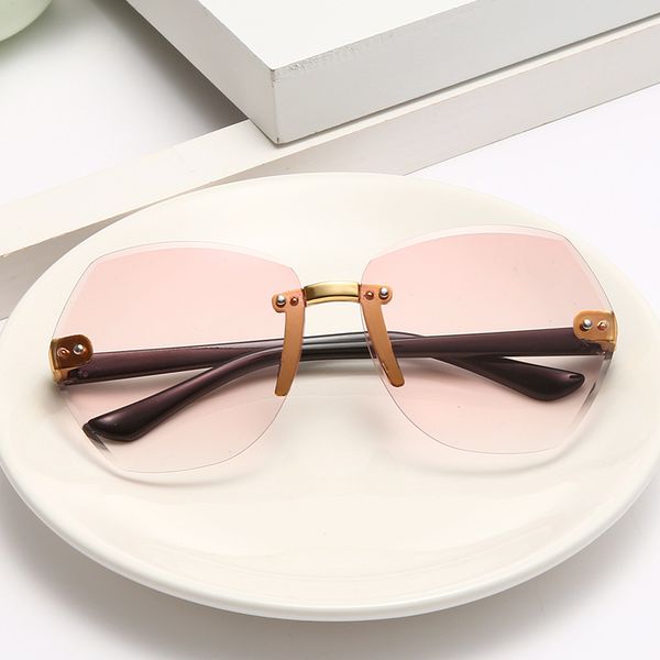 sunglasses 2021 children frameless polygon fashion brand design gradient kid sun glasses boy girl vintage cute goggle, White;black
sunglasses 2021 children frameless polygon fashion brand design gradient kid sun glasses boy girl vintage cute goggle, White;black