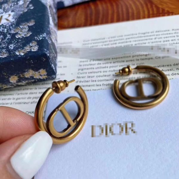 2020 new luxury designer item cd letter chain earrings hoop & huggie pearl crystal, rhinestone fashion ins style charm drop earring woman, Golden;silver
2020 new luxury designer item cd letter chain earrings hoop & huggie pearl crystal, rhinestone fashion ins style charm drop earring woman, Golden;silver