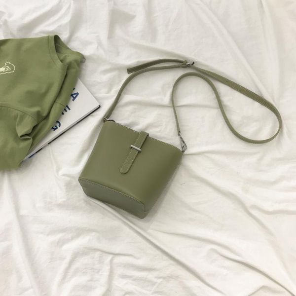 senior sense bag female 2020 new retro fashion bucket bag wild foreign one-shoulder messenger tide 
senior sense bag female 2020 new retro fashion bucket bag wild foreign one-shoulder messenger tide