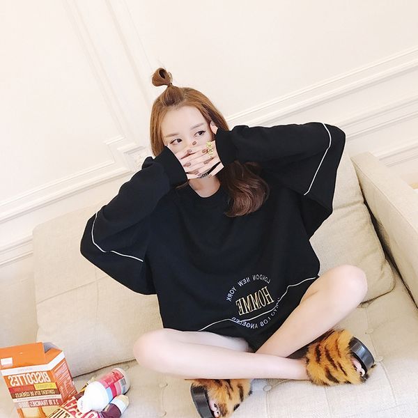 2020 new spring and autumn thin letter heavy industry embroidery loose bfstyle black sweater women's coat fashion pullover pullovercoat
2020 new spring and autumn thin letter heavy industry embroidery loose bfstyle black sweater women's coat fashion pullover pullovercoat