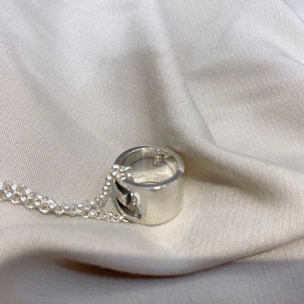 simple korean wave of 925 fine silver pendant passepartout o-ring splicing pearl necklace short clavicle male and female
simple korean wave of 925 fine silver pendant passepartout o-ring splicing pearl necklace short clavicle male and female