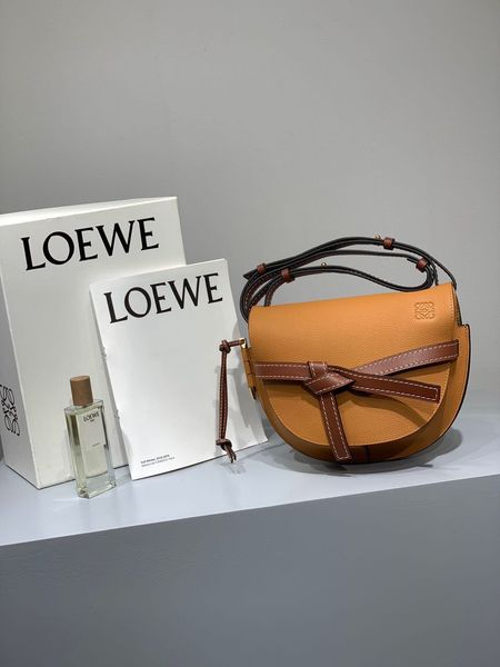 saddle bag retro bow bag with girly heart, full leather inside and outside, custom calf leather small, portable cross-back 0325
saddle bag retro bow bag with girly heart, full leather inside and outside, custom calf leather small, portable cross-back 0325