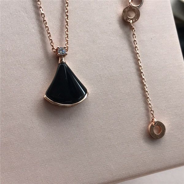 2020 new women's small skirt necklace women's fashion clavicle chain simple little red book fan-shaped pendant for chinese valenti, Silver
2020 new women's small skirt necklace women's fashion clavicle chain simple little red book fan-shaped pendant for chinese valenti, Silver