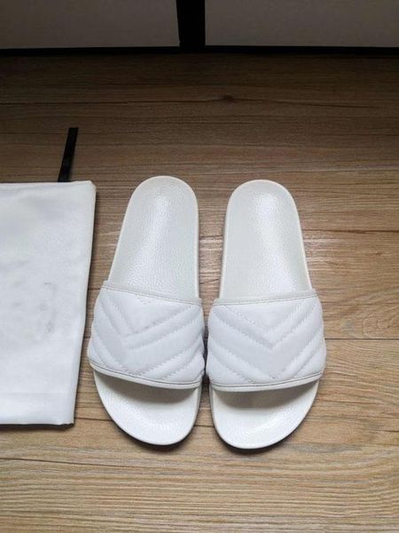 new r slippers summer men s and women s sewing slippers leather fashion luxury couple slippers beach shoes 36-45, Black
new r slippers summer men s and women s sewing slippers leather fashion luxury couple slippers beach shoes 36-45, Black