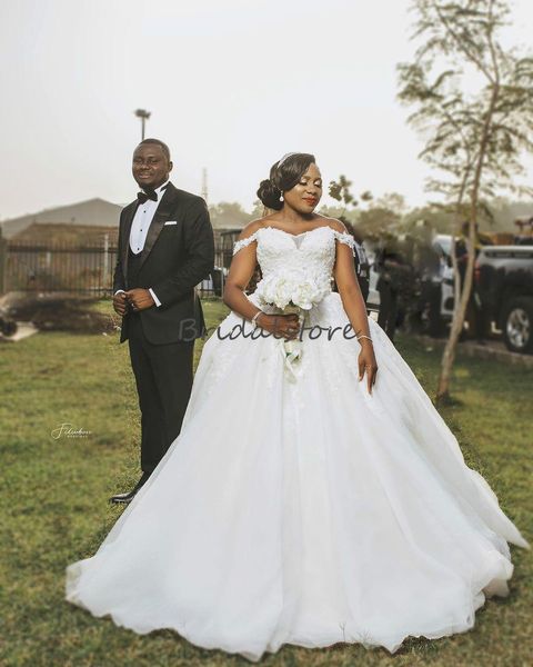 aso ebi ball gown african nigeria wedding dresses 2020 vintage off the shoulder lace puffy tulle plus size country garden bead wedding gown, White
aso ebi ball gown african nigeria wedding dresses 2020 vintage off the shoulder lace puffy tulle plus size country garden bead wedding gown, White