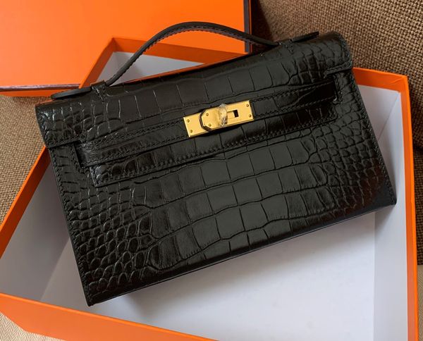 whosale handmade calf skin with crocodile grain black design mini purse,22cm wax thread, have both gold and silver hardware,fast delivery
whosale handmade calf skin with crocodile grain black design mini purse,22cm wax thread, have both gold and silver hardware,fast delivery