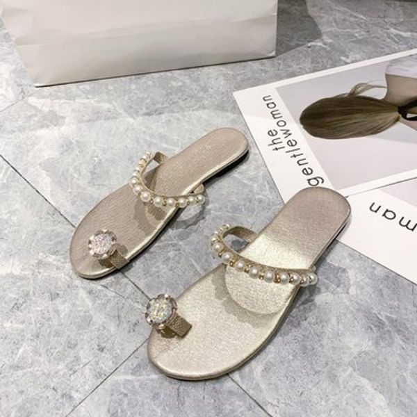 2020 summer new fashion word with pearl slippers casual set toe with diamond flat bottom large size sandals, Black
2020 summer new fashion word with pearl slippers casual set toe with diamond flat bottom large size sandals, Black