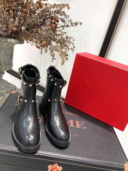 winter fashion booties rock stud women's boots black genuine leather pointed toe ankle boot lady bottes femme with box
winter fashion booties rock stud women's boots black genuine leather pointed toe ankle boot lady bottes femme with box