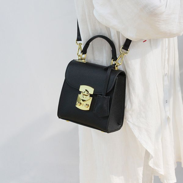 brand women shoulder bags crossbody bag for women handbag genuine leather flap solid color cute small shape bag ladies purse
brand women shoulder bags crossbody bag for women handbag genuine leather flap solid color cute small shape bag ladies purse