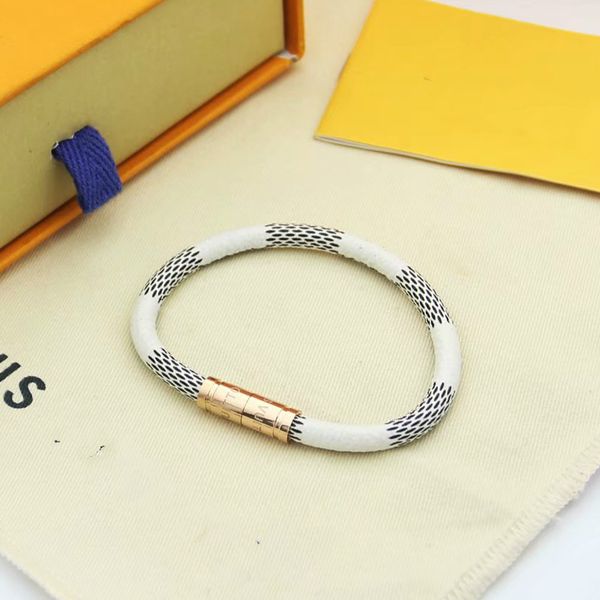 bracelets lady round print flower/plaid letter designers magnet leather bracelet bangle with 18k golds plated, Golden;silver
bracelets lady round print flower/plaid letter designers magnet leather bracelet bangle with 18k golds plated, Golden;silver