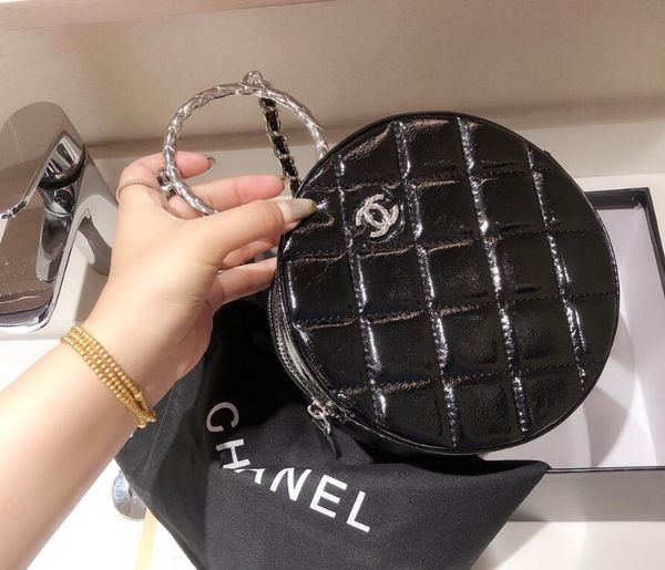 2020 Women Crossbody Bags Shoulder Bag Small Round Bag Designer Female Messenger For Women real Leather Retro Chain 78
2020 Women Crossbody Bags Shoulder Bag Small Round Bag Designer Female Messenger For Women real Leather Retro Chain 78