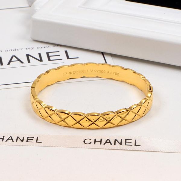 2020 sell ccb4 bangle official website new arrival stainless steel for women birthday have logo c logo prismatic cutting, Gray
2020 sell ccb4 bangle official website new arrival stainless steel for women birthday have logo c logo prismatic cutting, Gray