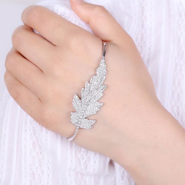 the fashionable high-end copper is encrusted with the palm bangles of palm bangles of for women, Black
the fashionable high-end copper is encrusted with the palm bangles of palm bangles of for women, Black