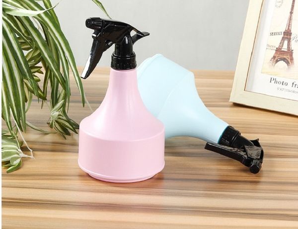 2020 confectionery color household hand watering small watering pot gardening hand press type watering pot 600ml
2020 confectionery color household hand watering small watering pot gardening hand press type watering pot 600ml