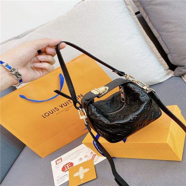 188744designer handbag leather classic fashion handbag card bag zero wallet men's and women's backpacks single shoulder bag
188744designer handbag leather classic fashion handbag card bag zero wallet men's and women's backpacks single shoulder bag