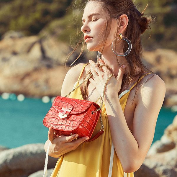 crocodile pattern genuine leather crossbody bags for women 2020 flap shoulder bag female handbags classic elegant bag 
crocodile pattern genuine leather crossbody bags for women 2020 flap shoulder bag female handbags classic elegant bag