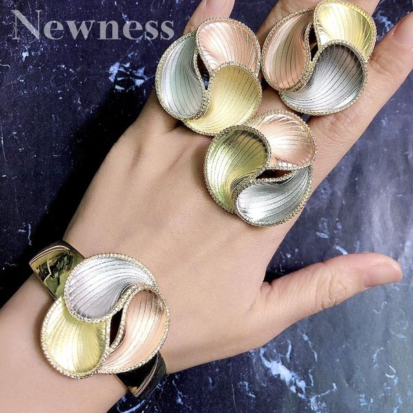 newness luxury elegant geometric flower fashion pendant necklace and earring for women bridal dress wedding elegant jewelry, Golden;silver
newness luxury elegant geometric flower fashion pendant necklace and earring for women bridal dress wedding elegant jewelry, Golden;silver