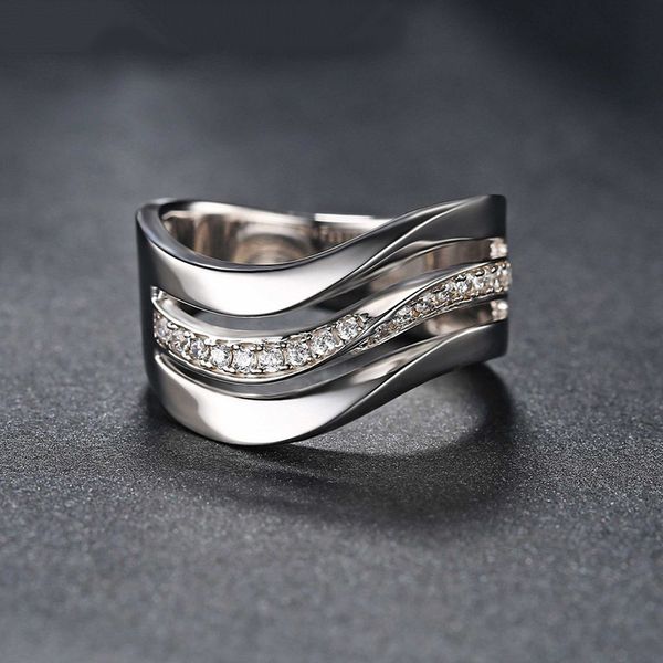 2020 new women's ring jewelry simple three-line wave shape ladies smooth inlaid zircon stainless steel silver color ladies ring, Golden;silver
2020 new women's ring jewelry simple three-line wave shape ladies smooth inlaid zircon stainless steel silver color ladies ring, Golden;silver