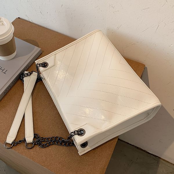 high sense chain pu leather shoulder bag female 2020 new fashion women's designer large-capacity messenger bag wild tote
high sense chain pu leather shoulder bag female 2020 new fashion women's designer large-capacity messenger bag wild tote