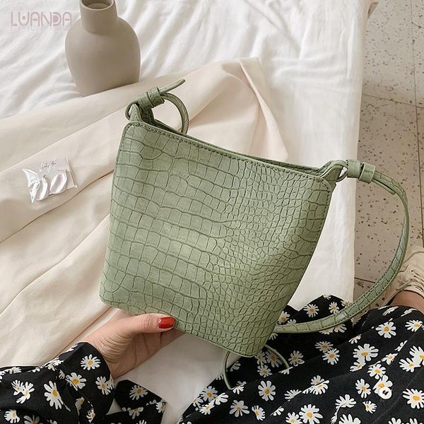 new 2020 women shoulder fashion crossbody messenger pu leather girl handbag famale bag personality casual lady for women
new 2020 women shoulder fashion crossbody messenger pu leather girl handbag famale bag personality casual lady for women