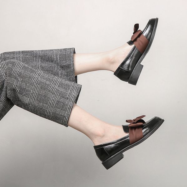 2020 autumn new fashion simple solid color flat shoes women retro style comfortable bow decoration casual shoes, Black
2020 autumn new fashion simple solid color flat shoes women retro style comfortable bow decoration casual shoes, Black