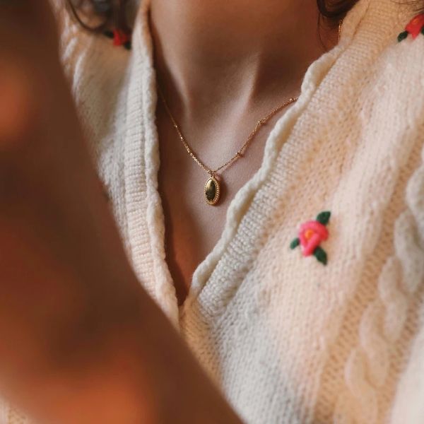elegant oval mirror pendant choker necklace for women charms delicate carving texture gold color metal necklace birthday gift, Silver
elegant oval mirror pendant choker necklace for women charms delicate carving texture gold color metal necklace birthday gift, Silver