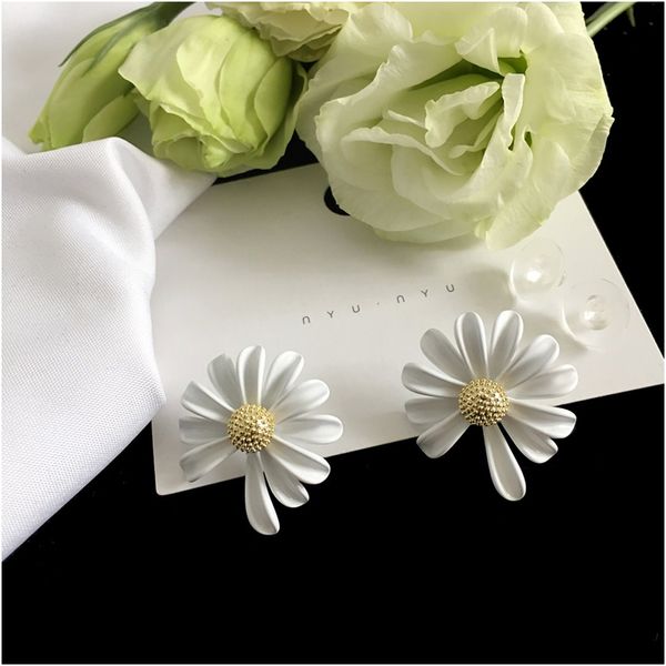 2020 sunflower printed earrings for women fashion faux leather earring lightweight teardrop dangle earrings accessories gifts, White
2020 sunflower printed earrings for women fashion faux leather earring lightweight teardrop dangle earrings accessories gifts, White
