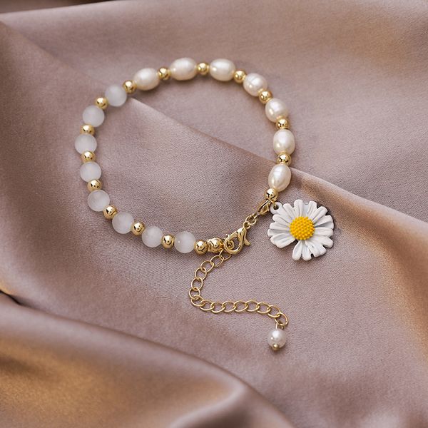 2020 popular daisy flower bracelet female fashion creative design freshwater pearl opal bracelet hipster hand jewelry, Golden;silver
2020 popular daisy flower bracelet female fashion creative design freshwater pearl opal bracelet hipster hand jewelry, Golden;silver