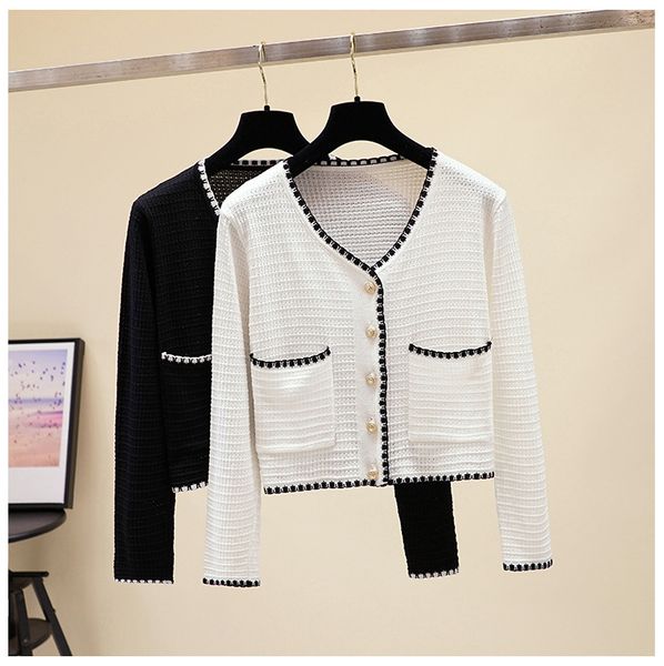 820 2020 autumn brand same style regular long sleeve crew neck kint sweater button black white women clothes xiurong, White;black
820 2020 autumn brand same style regular long sleeve crew neck kint sweater button black white women clothes xiurong, White;black