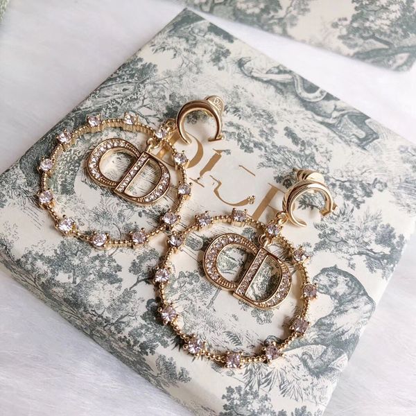 сплетенный braceletd семьи / di семьи большой круг cd шпильки 925 серебряные иглы женщин кольцо уха ювелирные изделия высокого качества, White;black
сплетенный braceletd семьи / di семьи большой круг cd шпильки 925 серебряные иглы женщин кольцо уха ювелирные изделия высокого качества, White;black