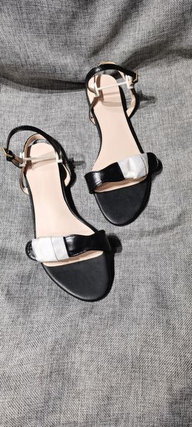 selling summer women's slippers female's flip flops mushroom slippers pvc sandals camellia jelly shoes beach shoes''gg&#, Black
selling summer women's slippers female's flip flops mushroom slippers pvc sandals camellia jelly shoes beach shoes''gg&#, Black