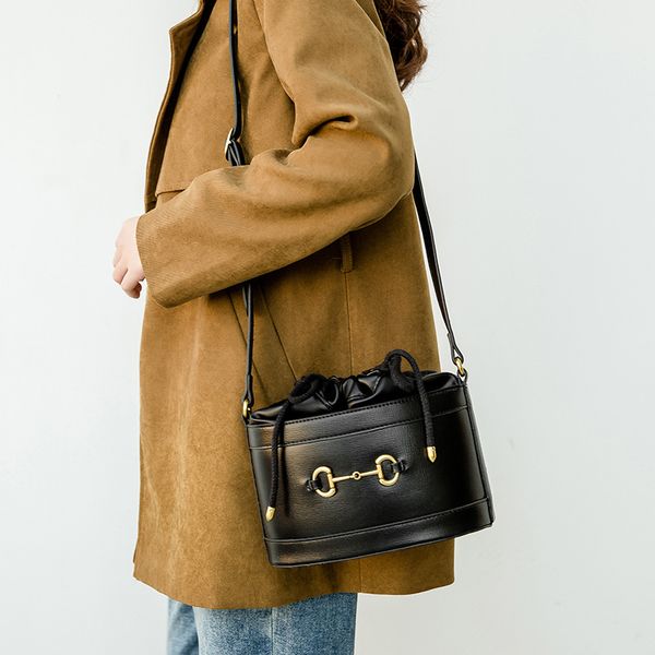 new popular fashion designer casual crossbody round messenger shoulder bags bucket straw handbags for girls women ladies
new popular fashion designer casual crossbody round messenger shoulder bags bucket straw handbags for girls women ladies