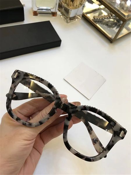 luxury 7070 glasses fashion women designer popular 7070s glasses optical lens square full frame black tortoise brown white come with case, White;black
luxury 7070 glasses fashion women designer popular 7070s glasses optical lens square full frame black tortoise brown white come with case, White;black