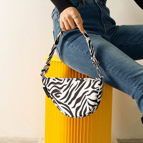 fashion design women canvas saddle underarm handbags vintage animal pattern ladies shoulder crossbody bags female clutch purse
fashion design women canvas saddle underarm handbags vintage animal pattern ladies shoulder crossbody bags female clutch purse