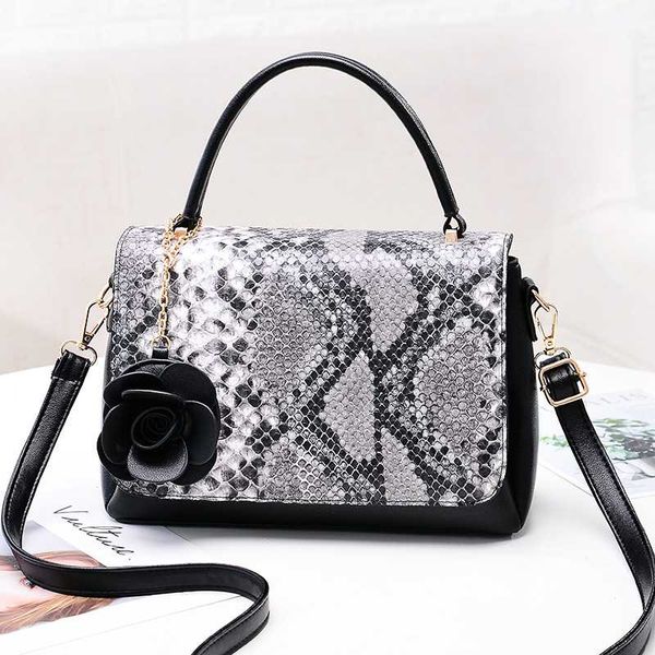 snake pattern tassel women handbag flap serpentine purses and handbags bolsa feminina crossbody bags for women 2020
snake pattern tassel women handbag flap serpentine purses and handbags bolsa feminina crossbody bags for women 2020