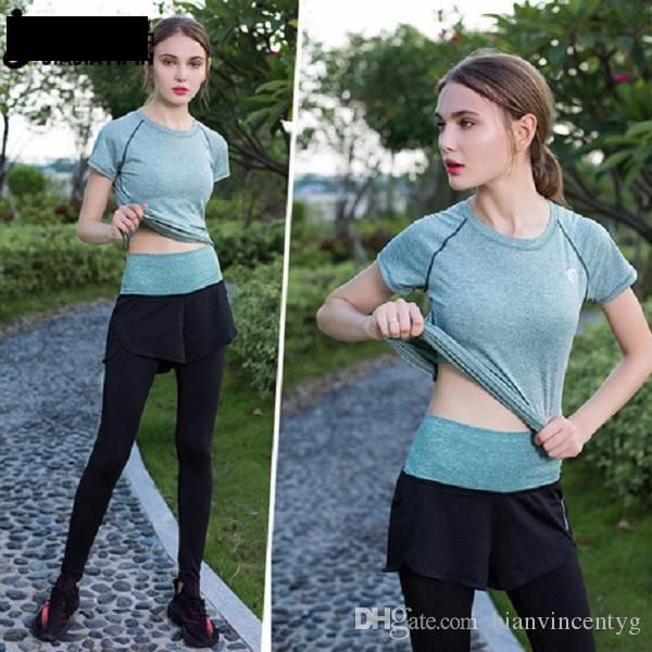brand designer womens yoga suit three piece set 3 short sleeve t shirt bra pants indoor sportwear tracksuits fitness sport clothes for woman, Gray
brand designer womens yoga suit three piece set 3 short sleeve t shirt bra pants indoor sportwear tracksuits fitness sport clothes for woman, Gray