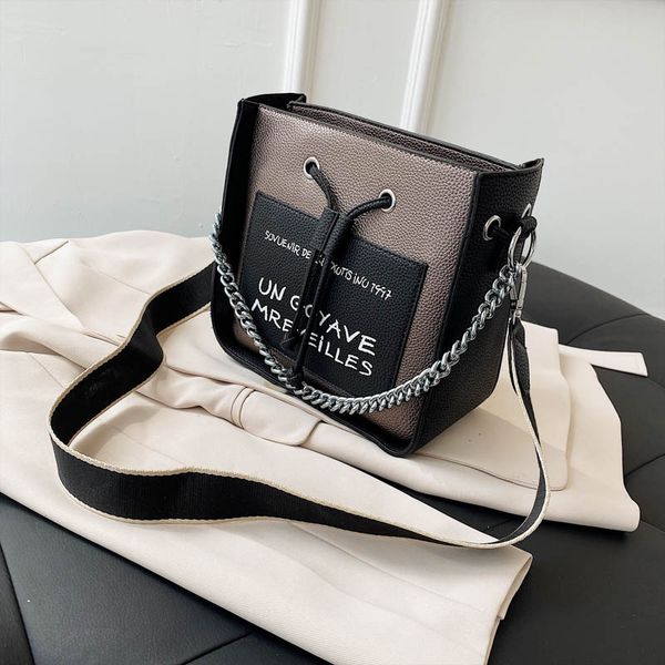 summer 2020 new women's bag, fashionable with letter decoration, bucket shoulder bag
summer 2020 new women's bag, fashionable with letter decoration, bucket shoulder bag