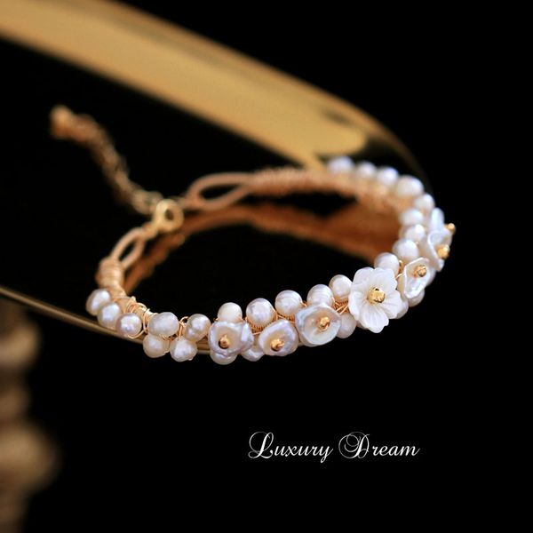 новый дизайн бессмертный браслет natural pearl shell цветок браслеты и браслеты сладкие запястья руки руки женщины орнамент старинные ювелир, Black
новый дизайн бессмертный браслет natural pearl shell цветок браслеты и браслеты сладкие запястья руки руки женщины орнамент старинные ювелир, Black