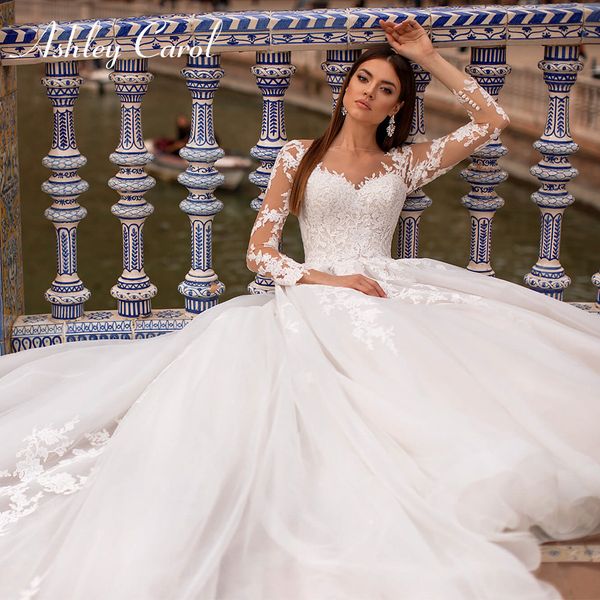 ashley carol long sleeve wedding dress 2020 illusion scoop appliques lace up a-line bride dresses vestido de noiva de princesa, Blue;red
ashley carol long sleeve wedding dress 2020 illusion scoop appliques lace up a-line bride dresses vestido de noiva de princesa, Blue;red